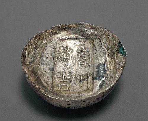 清代陜西“商州 趙吉”四兩槽錠。北京誠(chéng)軒拍賣供圖