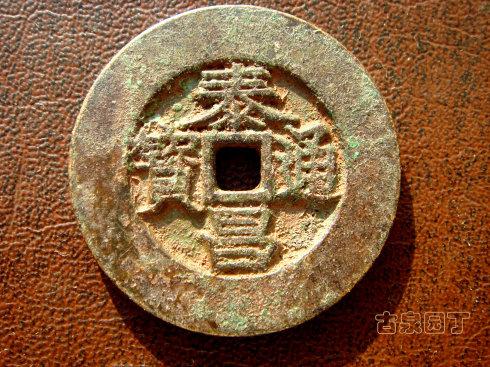 直徑 45 毫米,厚 4.2 毫米。